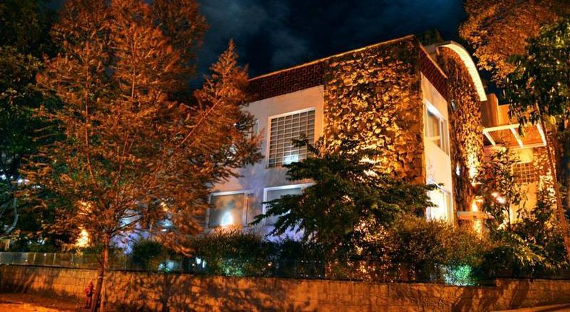 Casa Gaitan Cortes Hotel Bogota Exterior photo